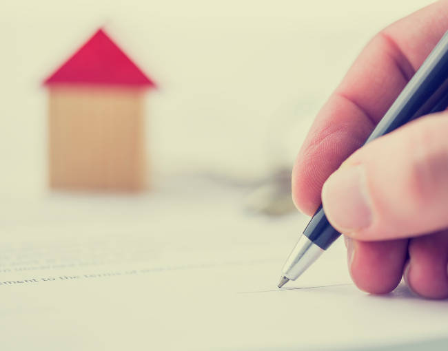 signing house mortgage or deed